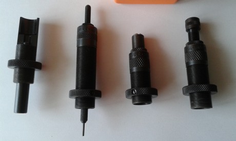 Vendo kit de recarga del 44-40 de Lyman compuesto de prensa de mano pequeña Lyman 310 y juego de 4 dies 00