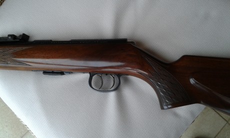 Vendo carabina de la marca Anschutz modelo 1418. 

Es el modelo Stutzen con madera hasta la boca de fuego 02