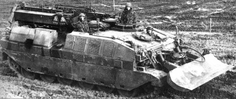 A simple vista parece un "MBT Revolution" fabricado por Rheinmetall, al que le han puesto un 21