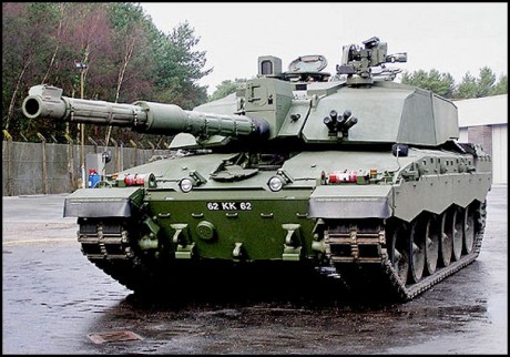 A simple vista parece un "MBT Revolution" fabricado por Rheinmetall, al que le han puesto un 20
