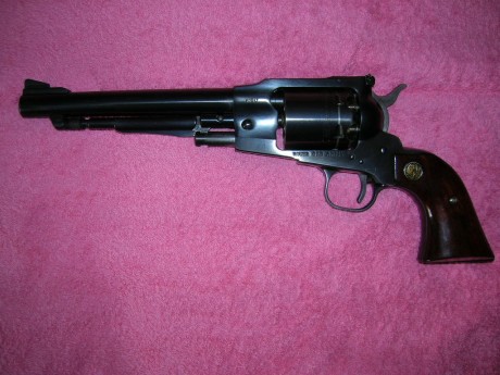 Hola a todos.
Por no usar vendo este estupendo revolver Ruger Old Army de avancarga en calibre .45.
El 01