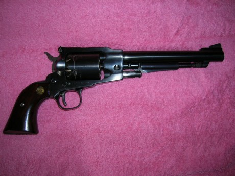 Hola a todos.
Por no usar vendo este estupendo revolver Ruger Old Army de avancarga en calibre .45.
El 00