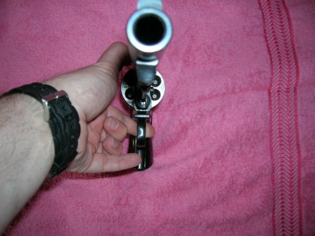 Hola a todos.
Por no usar vendo este estupendo revolver Ruger Old Army de avancarga en calibre .45.
El 12