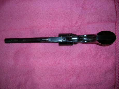 Hola a todos.
Por no usar vendo este estupendo revolver Ruger Old Army de avancarga en calibre .45.
El 11