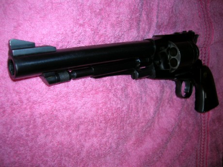 Hola a todos.
Por no usar vendo este estupendo revolver Ruger Old Army de avancarga en calibre .45.
El 10