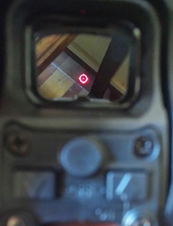 Visor holografico EOTECH modelo 512. A65, fabricado en EEUU, ideal para tiro en movimiento, con su maletin 01