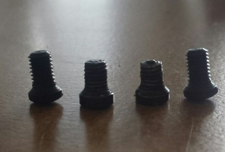 Buenos dias foro. Resulta que al quitar la mira note que una base se movia. Resulta que un tornillo estaba 61