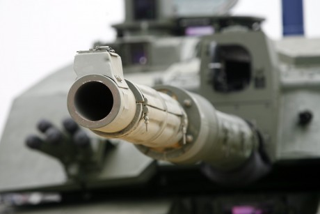 A simple vista parece un "MBT Revolution" fabricado por Rheinmetall, al que le han puesto un 51