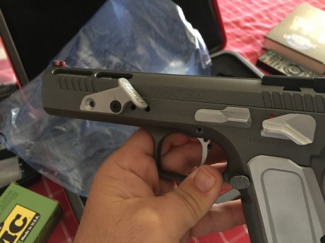 Hola , vendo pistola Tanfoglio como nueva , solo 300 tiros.Pistola semiautomática de simple acción diseñada 50