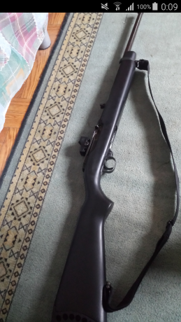 Se vende rifle semiautomático  ruger 44 mag. Con base para instalar visor holografico.tambien cambio por 01
