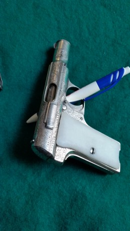 Se vende Astra 300 burilada del 9 corto,año 1932, con dos cargadores y dos juegos de cachas, una de ellas 10