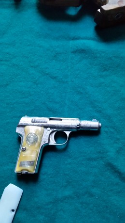 Se vende Astra 300 burilada del 9 corto,año 1932, con dos cargadores y dos juegos de cachas, una de ellas 40