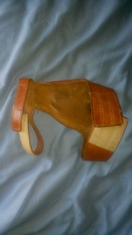 Vendo funda tobillera para revolver de 2", tiene sus años, pero se encuentra en buen estado.

Precio:20 01