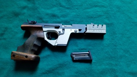 Se vende pistola Walther Gsp del calibre 22LR con dos cargadores.
El precio es de 900 euros. 01
