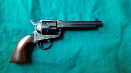 Se vende revólver uberti 45 long colt guiado con la licencia F.
El precio es de 250 euros. 02