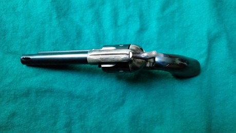 Se vende revólver uberti 45 long colt guiado con la licencia F.
El precio es de 250 euros. 00