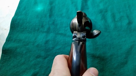 Se vende revólver uberti 45 long colt guiado con la licencia F.
El precio es de 250 euros. 11