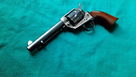 Se vende revólver uberti 45 long colt guiado con la licencia F.
El precio es de 250 euros. 10