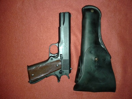 Vendo Colt 1911 de la ayuda americana a Rusia en 1941. Muy buen estado y con funda original. El arma se 02
