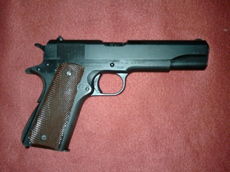 Vendo Colt 1911 de la ayuda americana a Rusia en 1941. Muy buen estado y con funda original. El arma se 01