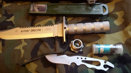 Buenas, pongo a la venta este impresionante y mítico cuchillo Aitor Jungle King I de los años 80, con 10
