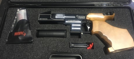 Buenas.
Un amigo me pide que le venda una estupenda pistola de Standart. Es la Pardini SP,  Mecanica, 01
