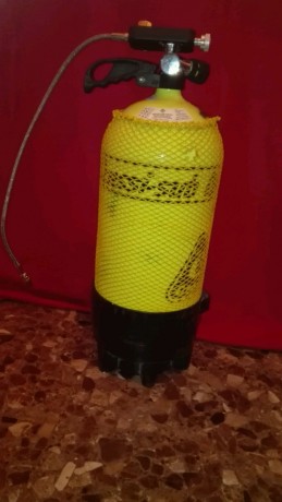 Vendo botella de 12 litros 232 bares con estación de carga, con el retimbrado para tres años y revision 00