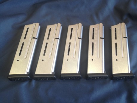 VENDO cargadores monohilera cal. 9 Pb marca Wilson Combat para pistolas con armazón 1911.
Acabado en acero 01