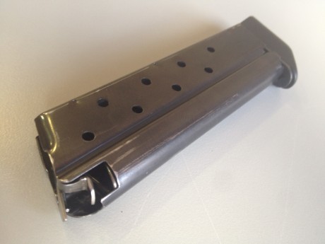 VENDO este cargador monohilera de 9 cartuchos, cal. 9 Pb marca METALFORM.
Es usado pero en perfecto estado.
Dotado 02