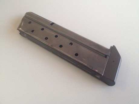 VENDO este cargador monohilera de 9 cartuchos, cal. 9 Pb marca METALFORM.
Es usado pero en perfecto estado.
Dotado 01