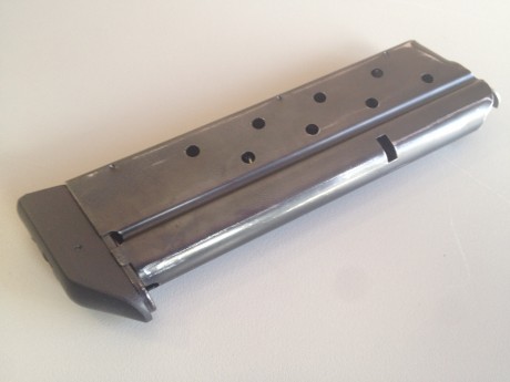 VENDO este cargador monohilera de 9 cartuchos, cal. 9 Pb marca METALFORM.
Es usado pero en perfecto estado.
Dotado 00