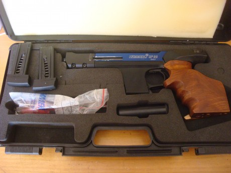 Pues eso, que vendo una pistola Hammeli Sp20 del calibre 22 LR. El arma se encuentra en buen estado general, 01