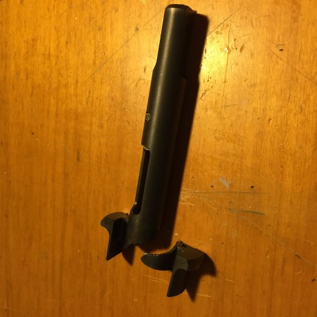 Pues eso, que vendo una pistola Hammeli Sp20 del calibre 22 LR. El arma se encuentra en buen estado general, 00