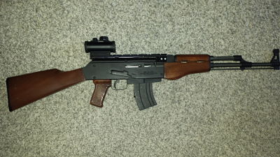 vendo carabina Armscor 22 lr modelo ak 47.
Está nueva, no ha tirado mas de 2 cajas. Se preparo para competir 02