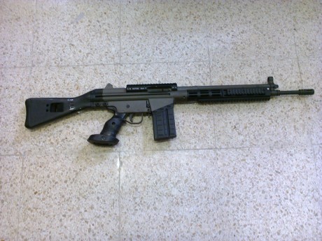 Se vende por cuenta del propietario:
 CETME  calibre .307 customizado: 
Guardamanos, Railes en el guardamanos, 01
