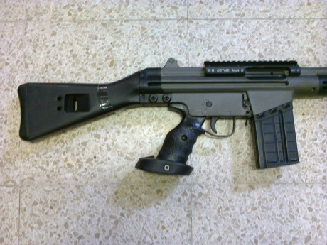 Se vende por cuenta del propietario:
 CETME  calibre .307 customizado: 
Guardamanos, Railes en el guardamanos, 00