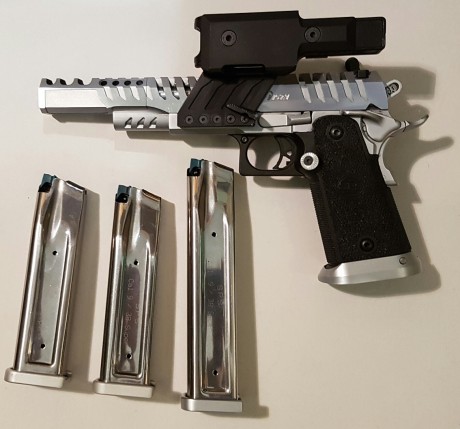 SPS Open Modelo VISTA STAR calibre 9x19 con tres cargadores uno de ellos largo................................................................................................................................................................................................................................................................................................. 00