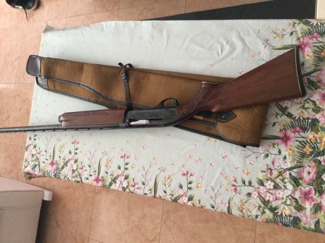Hola a todos ,pongo en venta esta remington 1100 de calibre 12/70 la cual no he disfrutado casi nada.la 20