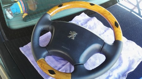 Hola...
Un amigo me ha encargado que le ponga a la venta el siguiente producto:
Se trata de un volante 02