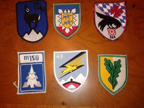 Vendo escudos en tela, todos ellos originales de distintas unidades del Ejercito alemán. La mayoría son 01