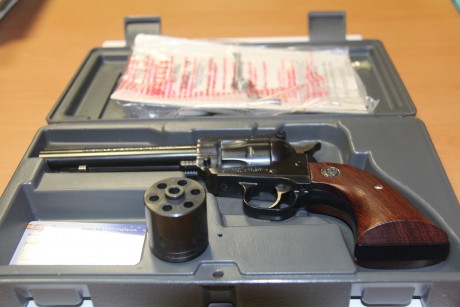  ESTA MARAVILLA: RUGER SINGLE -SIX, COMO NUEVO NI 100 TIROS DEL 22LR, SIN ESTRENAR CON 22 MAGNUN, TAMBOR 02