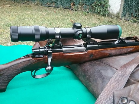    Buenas tardes

Pongo a la venta esta belleza de rifle, se trata de un Santa Bárbara De Luxe en calibre 00