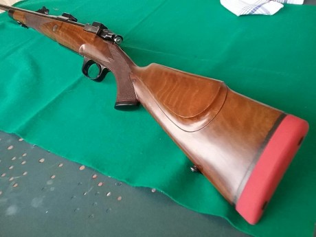    Buenas tardes

Pongo a la venta esta belleza de rifle, se trata de un Santa Bárbara De Luxe en calibre 11