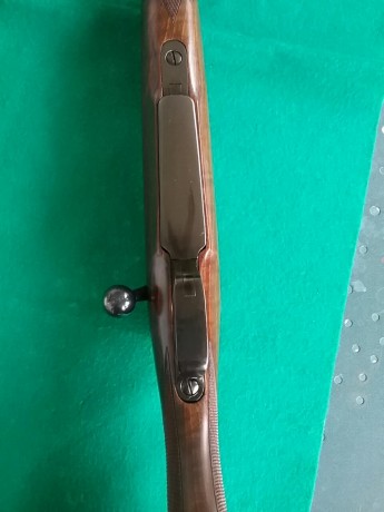    Buenas tardes

Pongo a la venta esta belleza de rifle, se trata de un Santa Bárbara De Luxe en calibre 22