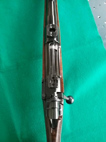    Buenas tardes

Pongo a la venta esta belleza de rifle, se trata de un Santa Bárbara De Luxe en calibre 20