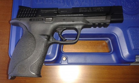 Buenas.
Pongo a la venta esta pistola  SMITH & WESSON  modelo Pro-series del calibre 9 mm parabellum 01