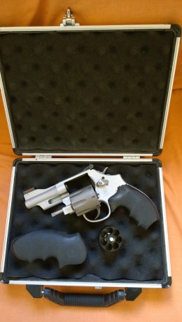 Vendo revolver del Performance Center de Smith and Wesson, modelo 386sc,Mountain Lite con cañón de tres 00