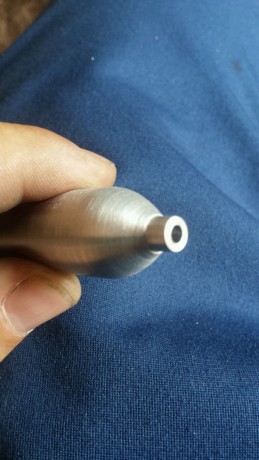 Bueno pues a petición de un amigo le fabrique en aluminio macizo con la forma de una botellita de co2 12