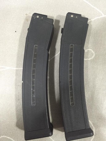 Vendo dos cargadores de UMP de 9 mm  de un compañero del club, están nuevos, son de 30 y como he dicho 00