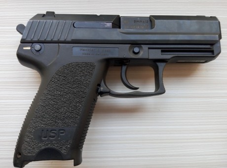 Vendo HK USP Compact en Valencia, está como nueva, y sin apenas tiradas. Se vende por no usar. 
Maleta 01